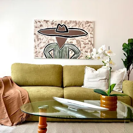Cosher - Designer 1br - Art-filled Retreat *